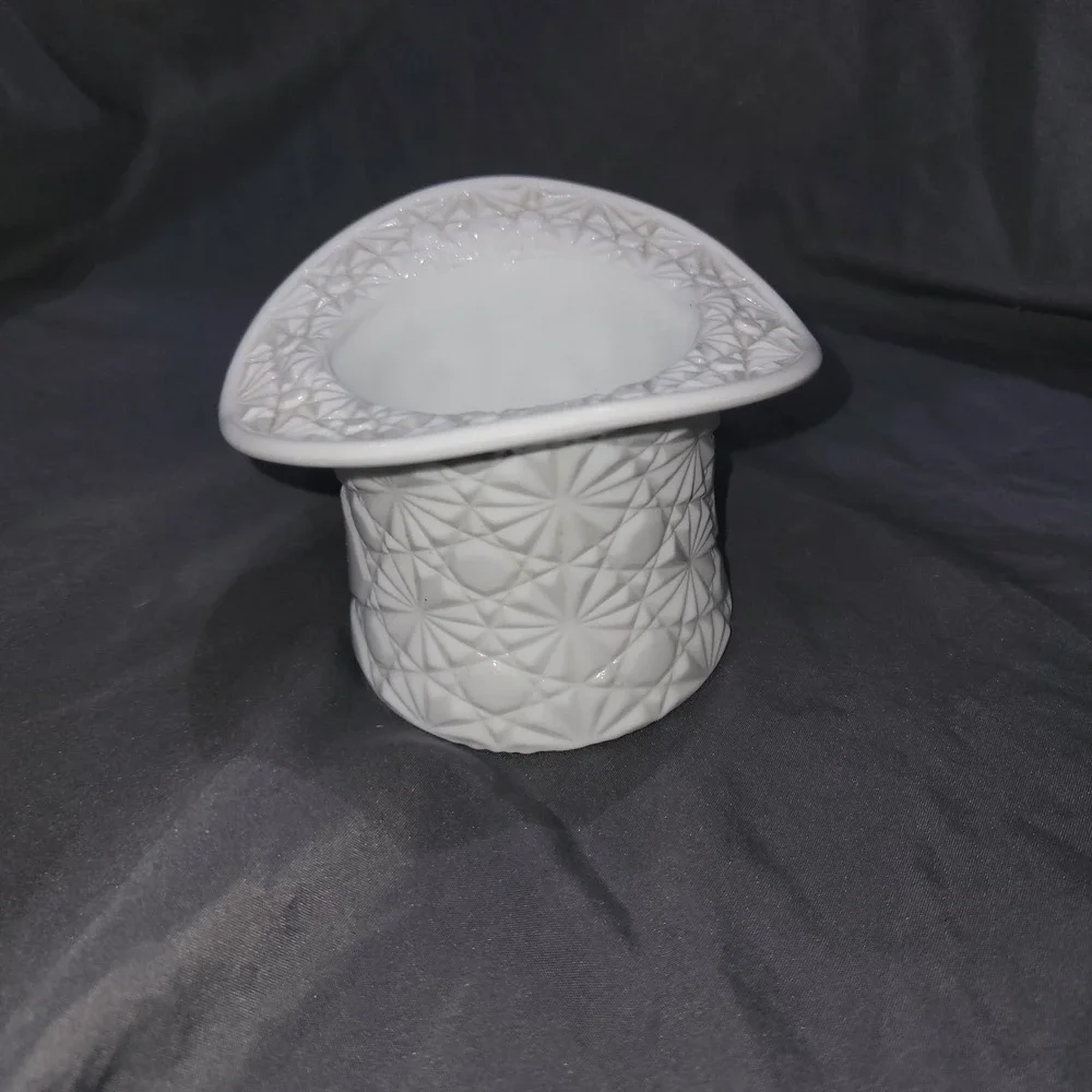 VTG Fenton Milk Glass Top Hat Daisy & Button Cigarette Holder 4 5/8
